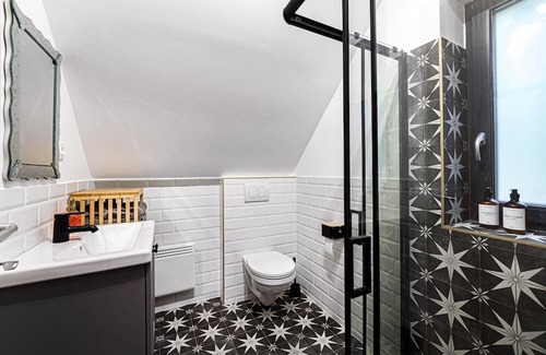 Veroce Cabaña | Dragonfly lodge - private house with hot tub and view to the Danube/mountains