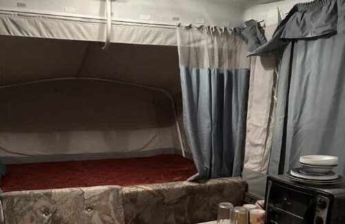 Wrightwood Alquiler De RV | Spontaneous tent