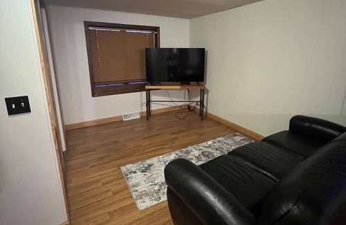 Onalaska Cabaña | 2bed/1bath cottage overlooking Lake Onalaska + housekeeping + fish-cleaning room