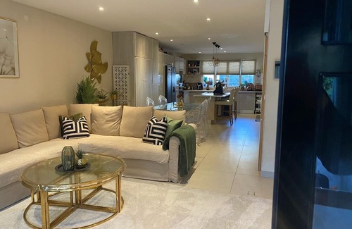 Sevran Casa | Grande Maison / 4 Chambres / Terrasse / 2 Balcons / Jardin / Place de Parking