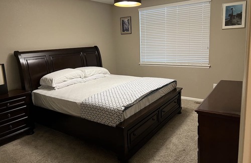 Brighton Casa | The Spacious Spruce: 4BR Retreat 17 min from DIA.