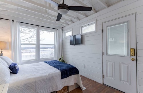 Falls of Rough Apartamento | Cozy Lakeview Guest House at Fentress Rd!