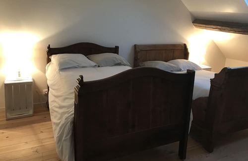 Augeres Cabaña | Cottage "Gîte Les Trois Chênes" with Private Terraces, Private Garden & Wi-Fi