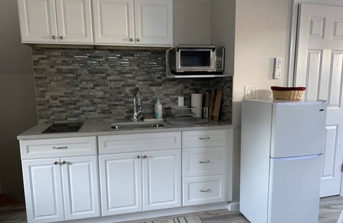 Weehawken Apartamento | Carriage House Apartment including Garage- 5 min transport to NYC 30 day minimum