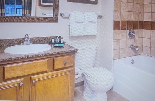 Round Hill Village Apartamento | Cozy spacious 3-bedroom apt sleeps8 in Zephyr Cove with Wi-Fi, fitness room