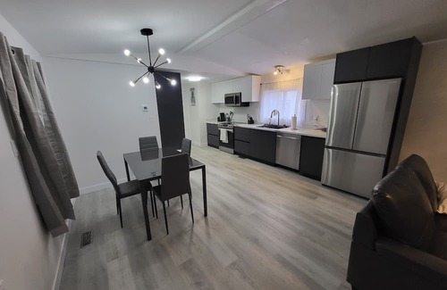 Hinton Casa | Modern Oasis in Hinton