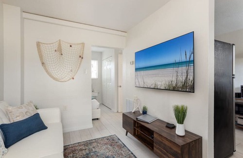 Cape Caneveral Beach Gardens Condominio | Cozy Condo in Cape Canaveral - Minutes from Port!