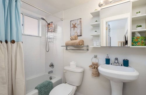 Cape Caneveral Beach Gardens Condominio | Cozy Condo in Cape Canaveral - Minutes from Port!