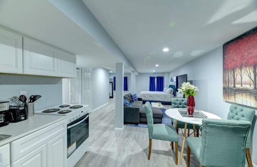 Fairlawn Casa | Garden Flat on 16th - Free Secured Parking