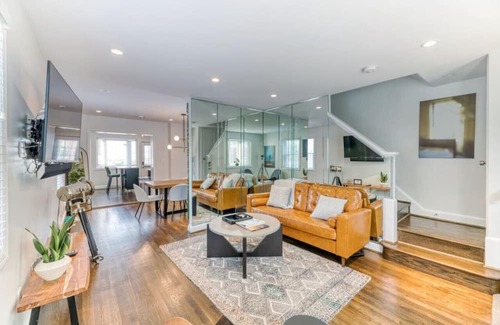 Southeast Casa | Hilltop Hideaway in DC