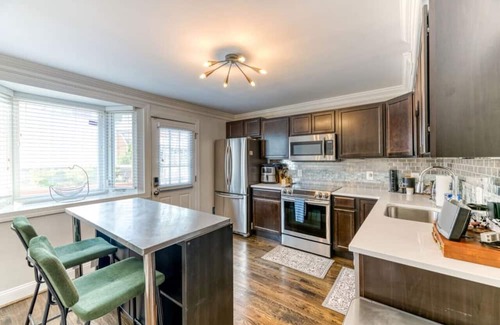 Southeast Casa | Hilltop Hideaway in DC