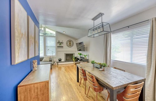 Capitol View Casa | Pewter Palace - Modern Bungalow with Free Parking