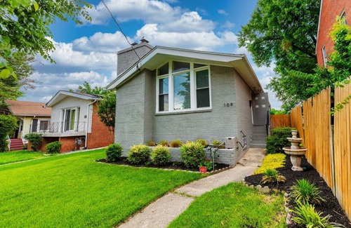 Capitol View Casa | Pewter Palace - Modern Bungalow with Free Parking