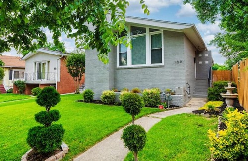 Capitol View Casa | Pewter Palace - Modern Bungalow with Free Parking