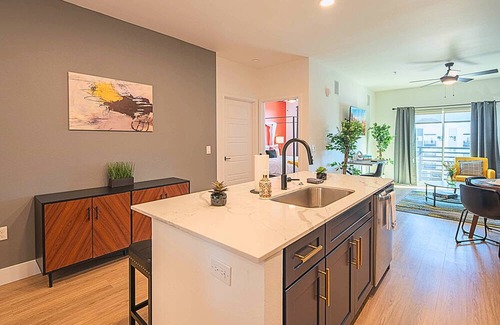 Desert View Village Apartamento | Shopping & Dining District-Resort Pool-Views-King Bed 439