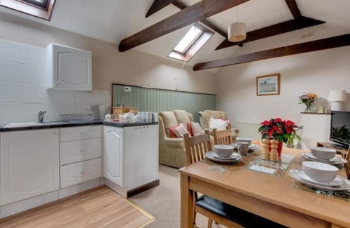 Colchester Cabaña | One Bedroom Cottage, Shared Pool