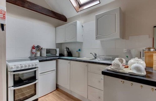 Colchester Cabaña | One Bedroom Cottage, Shared Pool
