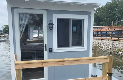 Sandusky Alquiler De Eote | Sunset Sailor at SoLSTAY
