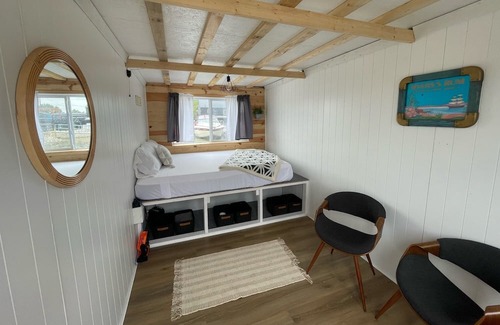 Sandusky Alquiler De Eote | Sunset Sailor at SoLSTAY