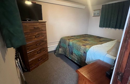 Onalaska Casa | Overlooking Lake Onalaska--Private Bedroom/Bathroom; fish cleaning room onsite