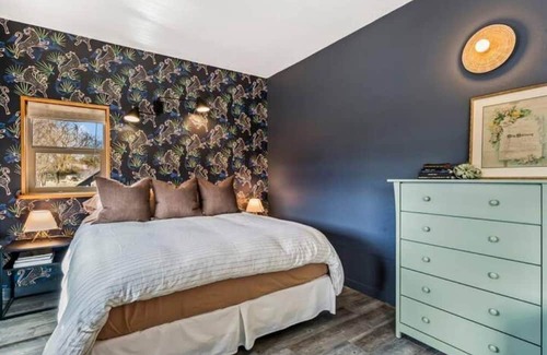 Bend Casa | Luxe Private Apartment on 5 Acres