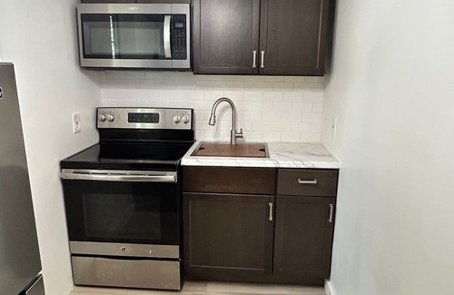 Midtown Cabaña | Coastal Carriage House Surrounded By Live Oak Trees in the Heart of Savannah