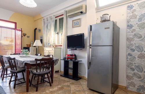 Torre Ovo Apartamento | Apartment 'Casa Vacanze Le Barche Due' with Private Terrace and Air Conditioning
