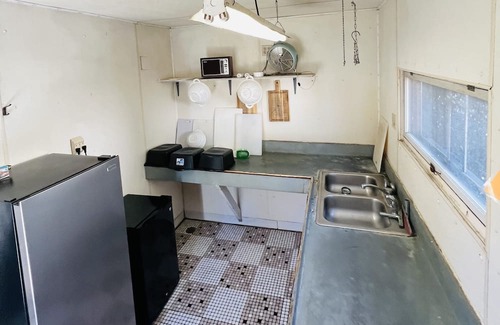 Onalaska Casa | Overlooking Lake Onalaska -- Two full-size beds + bath in nostalgic motel