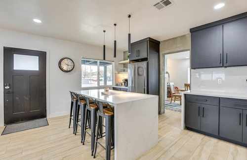 Camelback East Casa | Phoenix Home: Pool, Hot Tub, Putting Green + More!