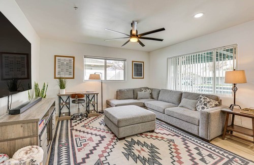 Camelback East Casa | Phoenix Home: Pool, Hot Tub, Putting Green + More!