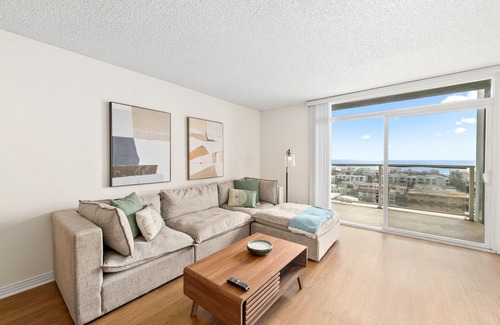 Marina del Rey Apartamento | OceanView 3BR 2BA Condo: Your Serene Cloud Getaway