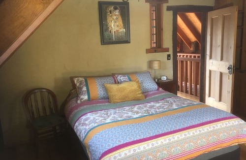 Kinglake Cabaña | Rustic mud brick cottage