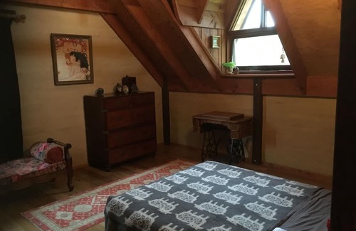 Kinglake Cabaña | Rustic mud brick cottage