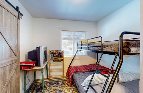 Mullan Casa | Delightful alpine retreat with deck & games - near ski slopes & trails - dogs ok