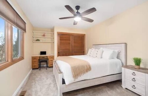 Fort Wayne Casa | Spacious Home near Parkview and Dupont Hospital