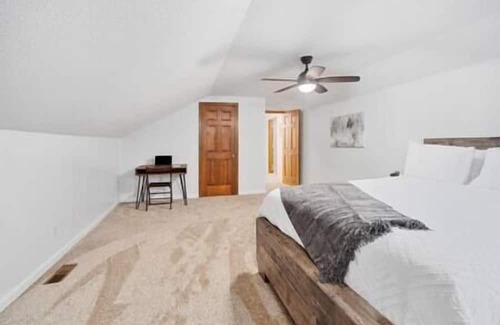 Fort Wayne Casa | Spacious Home near Parkview and Dupont Hospital