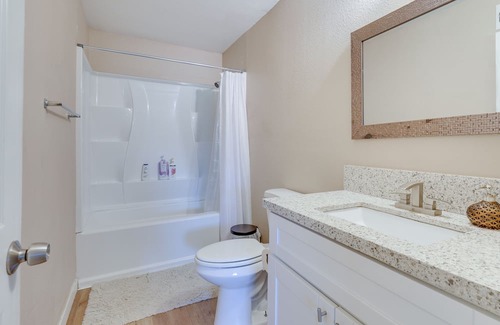 Midway Casa | Escondido Vacation Rental ~ 1 Mi to Grape Day Park