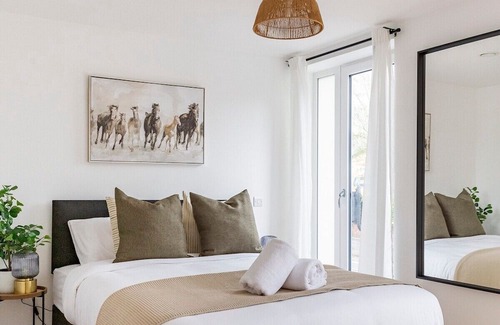 Epsom Apartamento | Modern Luxury Flat With Sofa Bed in Epsom/Surrey