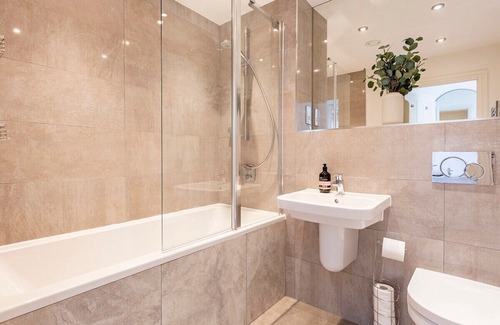 Epsom Apartamento | Modern Luxury Flat With Sofa Bed in Epsom/Surrey