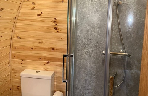 Eyemouth Cabina | Herdwick - luxury pods with Private hot tubs - BBQ - 750m to Beach