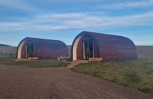 Eyemouth Cabina | Herdwick - luxury pods with Private hot tubs - BBQ - 750m to Beach