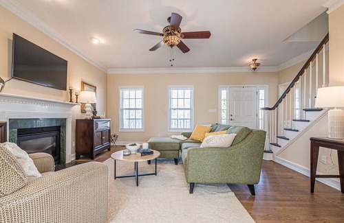 Cumming Casa | Bay Retreat at Lanier - Near public boat ramp - 30-day minimum but all Inq welc