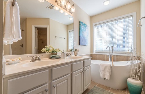 Cumming Casa | Bay Retreat at Lanier - Near public boat ramp - 30-day minimum but all Inq welc