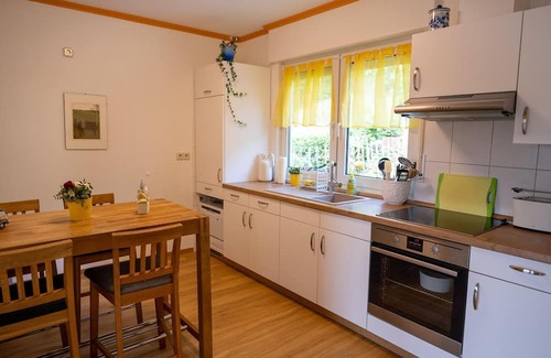 Bad Wildungen Apartamento | Ferienwohnung mit Bergblick