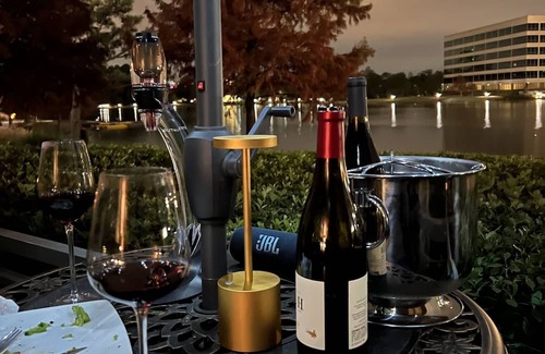 The Woodlands Apartamento | "Escape to Serenity: Your Waterfront Retreat in Hughes Landing, The Woodlands"