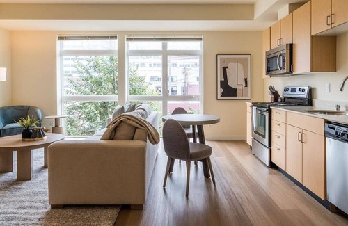 Everett Apartamento | Landing at Library Place Apartments - Studio in Bayside
