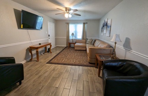 Northside Casa | Amazing park beds 3/ fast Wi-Fi /pets ok