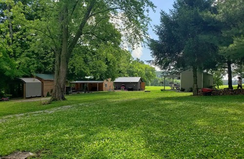 Blissfield Cabina | CreekSide Cabins-group of 3or2- all family/friends!