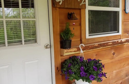 Blissfield Cabina | CreekSide Cabins-group of 3or2- all family/friends!