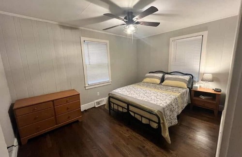 Wade Hampton Casa | Cozy 1940’s House